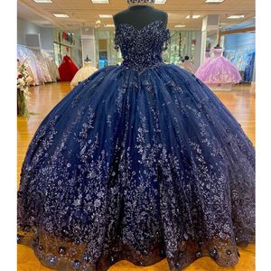 Marinblå glänsande av axelbollklänningen quinceanera klänningar för 15 år gammal fest applique spets cinderella 16 prinsessor klänningar