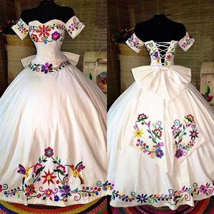 Abiti Quinceanera ricamati messicani Off spalla Crost Back Abiti Sweet 15 Dress Girls Ball Gown Tema Prom Vestidos297K