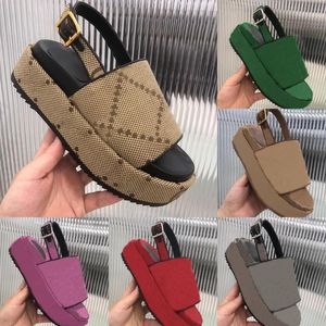 Klassisk designer kvinnorsandaler herr tofflor sommar glid flip flops lyx platt tjock botten broderad tryckt gelé gummiläder kvinnor klänningskor