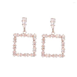 Studörhängen BETTYUE ARRIVATION Fashion Geometry Form Earring For Female Shiny Decoration Wedding Party Elegant Ornament Delicate Gift