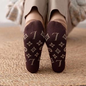 Универсальные хлопчатобумажные разноцветные дизайнерские носки для любителей моды, женские носки до щиколотки, брендовые крутые лучшие материалы для модных стилей