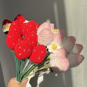Dekorative Blumen, handgefertigt, gestrickt, künstlicher Erdbeer-Fruchtstrauß, fertiges DIY-Handwerk, Zuhause, Hochzeit, Party, Dekoration, Garn