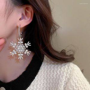 Dingle örhängen 2023 Silver Needle Pearl Inset Rhinester Snow Flake Christmas Women's Vintage Style Brosch smycken tillbehör