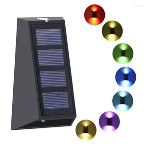 Lampa ścienna RGBW LED Solar Light Outdoor Wodoodporne oświetlenie Lampy zasilane Lampy ogrodowe Dekoracja ulic Światła bezpieczeństwa