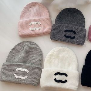 Top Caps Şık Kaşmir Örgü Şapka Sonbahar Kış Kış Düz Renk Sıcak Kalın Yün Şapka Klasik Modaya Giyim Dekoratif Kazık Şapkası Yapmak Tasarımcı Beanie