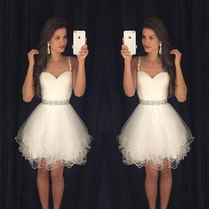 2019 Little White HomeComing Dresses Spaghetti أحزمة مع خرزات تول كوكتيل فساتين رسمية للحفلات.