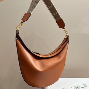 Kobiety hobo torebki pod pachą torby na ramię designerka worki pół księżyca torebka torebka półksiężyca luksusowe torebki hobos 5 kolorów złoty sprzęt haftowany szeroki pasek