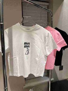 Designer de camisetas femininas de alta qualidade 23 Primavera/Verão New Mou~Little Rabbit Letter Bordado T-shirt de manga curta Slim Fit Gola Redondo Estilo JN0G