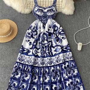 Abiti sexy urbani Runway Summer Holiday Maxi Dress Women's Spaghetti Strap Scollo a V Backless Blu e bianco Porcelain Print Vacation Long Vestido 230807