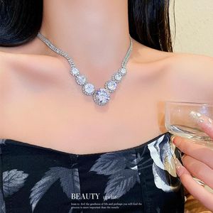 Pendant Necklaces Women's Luxury Korean Fashion Cubic Zirconia Neck Chain Gorgeous Jewellery Exquisite Charm Jewelry Vintage Romantic