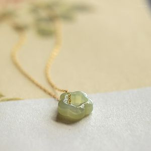 Hänge halsband blomma halsband kvinnlig ihålig utsökt smyckesdesign antik kedjekedja safir