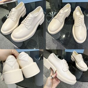 Fırçalanmış deri mokasenler Wew Womens Luxury Marka Loafers Platform Loafers Dantel Up Loafers Basit Stil Moazer Strip Loafer boyunca Eklenen Dişli Baskı Tasarımı