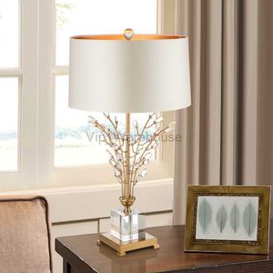 Post Nowoczesne kreatywne światło luksusowe lampa stołowa amerykańska model pokój hotel willa sypialnia nocna lampa stołowa HKD230808