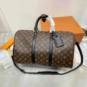 Yüksek kaliteli tasarımcı duffel çanta büyük kapasiteli kabartmalı seyahat çantası 50cm klasik baskılı kaplama erkek ve kadın moda açık çanta tuval deri spor çantası