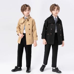 Tute per bambini Giacca a vento coreana per bambini Set per bambini Doppio petto Lunghezza media Moda Autunno Cappotto Pantaloni casual per giacca cachi 230808