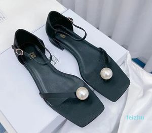 Designer sandaler damer mule skor mode retro fyrkantigt tå satin pärla dekorerade klipp tå strandskor 2023 sommar utomhus låg klack spänne läder casual skor