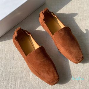 أحذية النساء Toteme the Travel Loafers قابلة للطي مثالية من جلد الغزال الحقيقي الحقيقي