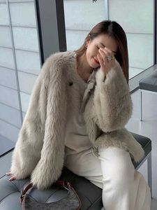女性の毛皮のフェイクファー2023オートゥム冬のフェイクファーコート女性ふわふわエレガントなデザイナー温かい服