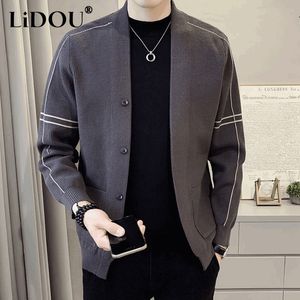 Męskie swetry jesienne zima moda Temperament Prosty koreański sweter Man Gentle Knitwear Solidny kolor luźne ubrania streetwearu 230807