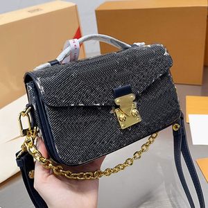 Borsa in denim nero Borsa a catena Borsa a tracolla Borsa a tracolla Borse a tracolla Borse da donna Borse a mano Borsa con patta con stampa lettera bianca Pelle lucida Hardware dorato