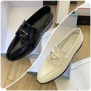 Tasarımcı Loafers Kadınlar Elbise Ayakkabı Lüks Metal Üçgen Logo Patent Deri Loafer Düşük Topuk Eu35-41 Kutu