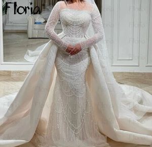 Grundlegende Freizeitkleider Luxuriöses muslimisches Hochzeitskleid mit abnehmbarer Schleppe 2023 Langarm-Brautkleider Maßgeschneiderte weiße Perlenstickerei Dubai Robe de Marie 230808