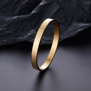 Bangle Катарианский мужской нержавеющая сталь золотой цвет кросс английский алфавит полированные браслеты хип -хоп -рок