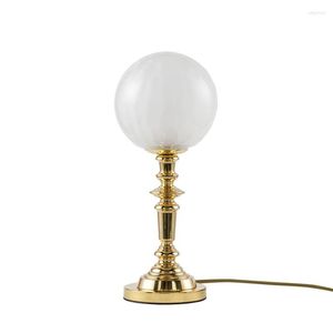 Lampade da tavolo Vintage Nostalgic Gold Studio decorato da tavolo Sfera di vetro smerigliato Luci da scrivania in ottone Lampade da comodino camera da letto