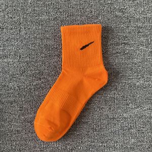 Herren Socken Damen Männer Socken hochwertiger Mode im Freien Brand atmungsaktiven Baumwoll -Kurzsocken Jogging Basketball Socken Technologie Wolle Fußball Sport Geschenkbox L5