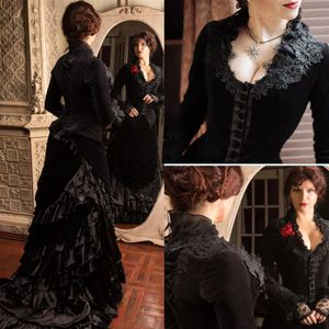 Gothic Victorian Black Wedding Dress Velvet Long Sleeves Tiers Skirt Long Vintage Bridal Gowns Lace Appliques Corset Winter Bustle252R