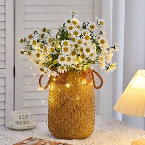 Dekorativa föremål Figurer Pastoral Style Flower Basket Arrangement Artificial Flowers Living Room Office Decoration Bionic Small Daisies 230809