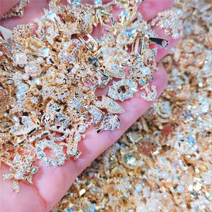 Tırnak Sanat Dekorasyonları 50pcs100pcs Lüks 3D Tırnak Takılar Dökme Alaşım Rastgele Tasarımlar Tırnak Sanat Rhinestones Takı Aksesuarları Diy Çiviler için Dekorasyon 230808