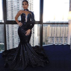 Sukienki z pasa startowego Elegancka czarna cekinowa syrenka Prom z długim rękawem Kryształ Kryształ Kryształowy pociąg w ciągu wieczoru