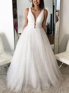 Party Dresses Elegant White Tulle Evening Dress Long Luxury 2023 Sparkly Prom Gown V-Neck Pärled Ball For Women