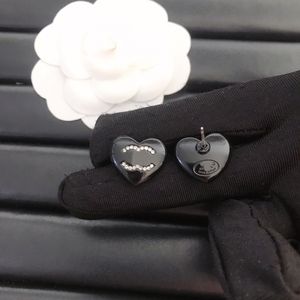 Projektanci marki Złoto Plane Silver Pleated Stud Colding Luksus Letter Miedzi Materiał Karta Inkrustowane kryształowy Pearl Ear Pętla Wedding Biżuter