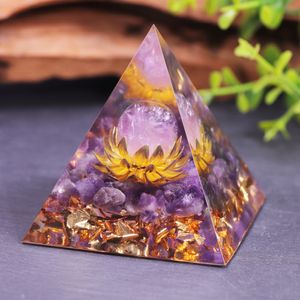 Cristalli curativi Pietre Chakra Protezione Emf Piramide orgonica Piramide di meditazione energetica Reiki Piramide per energia positiva con pietra frantumata di cristallo di quarzo 000019