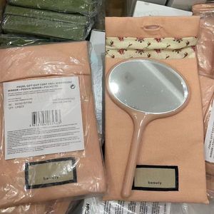 Specchi compatti per trucco portatile di marca Specchio con manico in acrilico floreale rosa con custodia