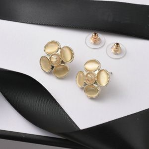 Designer Orecchini Stud Marca Lettera Fiore di cristallo Orecchino di perla Regalo della festa nuziale Moda Donna Gioielli Stile misto