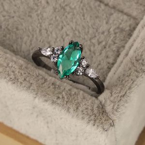 2023 novo anel de prata europeu e americano s925 anel de quatro garras esmeralda conjunto oval anel de diamante personalizado anel preto tingido