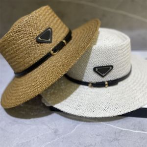 Yaz moda markası kova şapkaları tasarımcı hasır şapka deri iğne tokası bağlama kenar plaj güneş kapağı kadınlar çim örgü geniş ağzına kadar