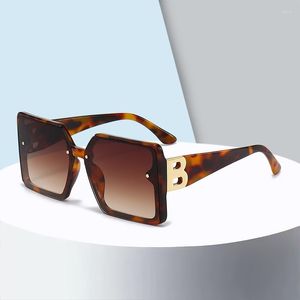 Solglasögon varumärkesdesign lyxbrev B Kvinnor Män mode Vintage Driving Hip Hop Leopard Sun Glasögon Trend Male Female Eyewear