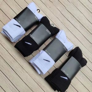 Designer Medium length socks High Quality Cotton mens Low stockings Women Classic Ankle Hook Breathable Stocking Ankle Letter Breathable black Sports socks