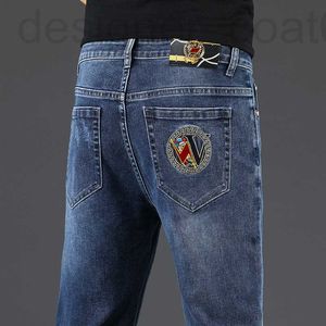 メンズジーンズのデザイナーMedusa Embroidered Jeans Men's 2021 Autumn and Winter Fashion Brand New High-Quality Elastic SlimフィッティングパンツSU8V