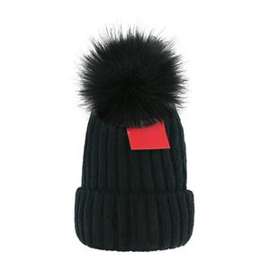 Şapka Tasarımcı Beanie Sıcak Erkek ve Kadınlar Kış Örme Sonbahar/Kış Termal Mektup Unisex Moda Yünlü Tıknaz Kadın Bonnet Günlük Noel Marka Şapkaları