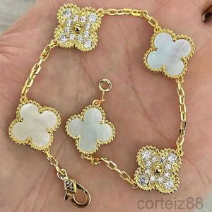 Braccialetti con ciondoli Braccialetto di design di trifoglio di lusso Bracciale con perle 4 foglie Oro 18 carati Bracciale con collana di marca laser Orecchini Matrimonio Ak25k