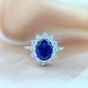 Pierścienie klastra S925 Srebrny niebieski owalny wysoki węglowy pierścionek zaręczynowy Diamond Kobiety biżuteria platowana biały złoty kwiat ślub