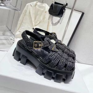 Monolith Cage Cage Sandals Raffia Straw Sandali Monolith Crochet Cage Gladiator Roman Tessuto intreciato Retro Platform Triangle Sandal 02