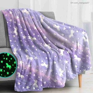 Filtar Swaddling Dropshipping Glow in the Dark Throw Filt Luminous Unicorns Dinasour Mermaid Filt för pojkar flickor fleece tunt filt z230809