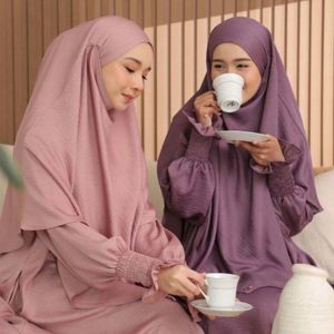 Etniska kläder Ramadan Dubai Abaya Jilbab Khimar Muslim Set Women Turkiet klänningar med hijab kvinnlig islam blygsam klänning eid huva abayas 230808