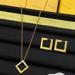 Gold Chain Necklaces Luxury Diamond Letter Earrings Fashion Desigenrs Necklaces simple studs pendant necklace Women Jewelry Accessories